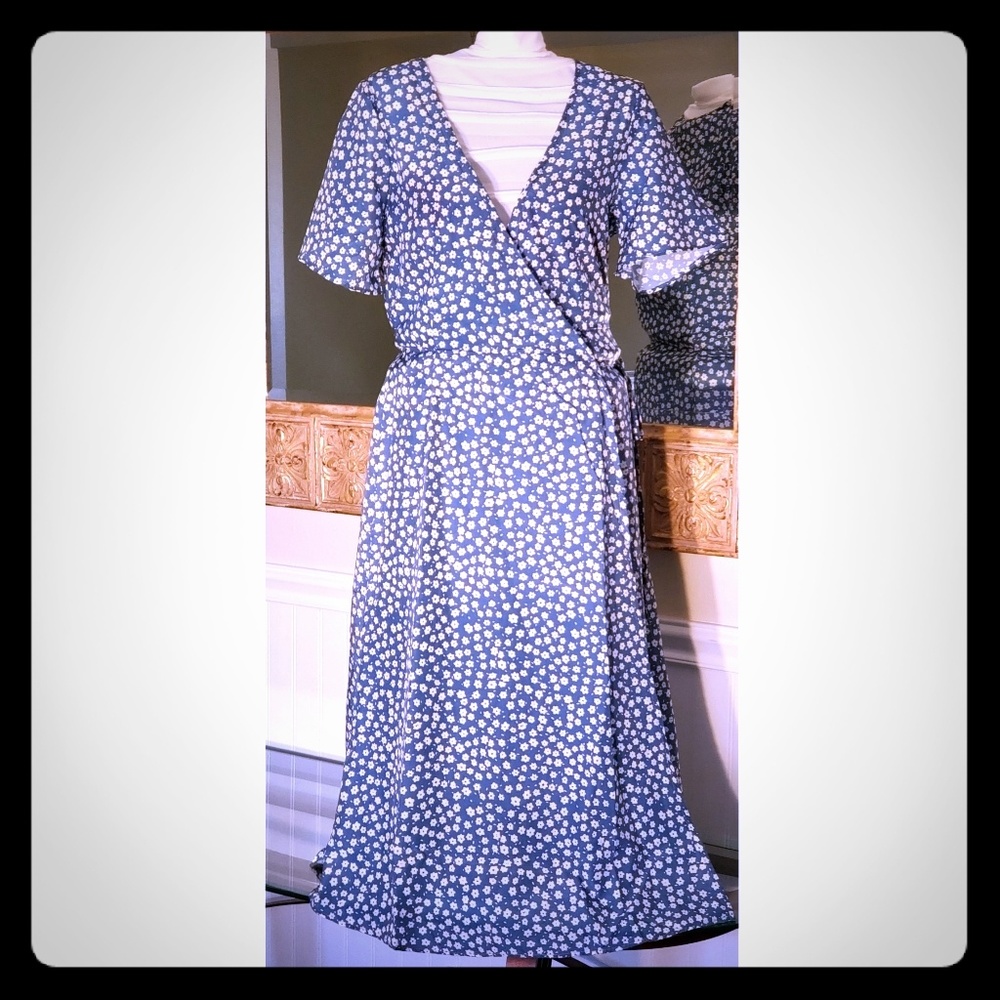 NWT Floral Tddpsshdp Wrap Dress